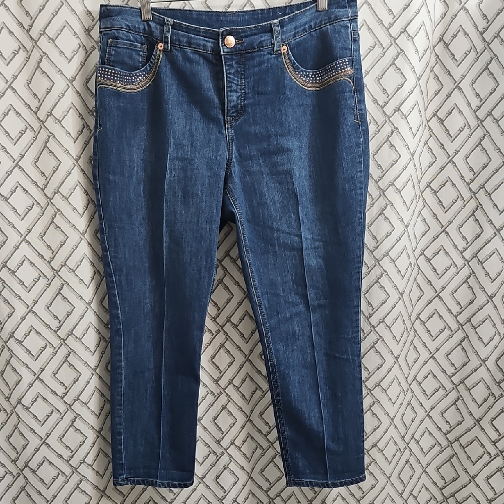 SIGNATURE SLIMMING SHAPED FIT ANKLE JEANS SIZE 12P
